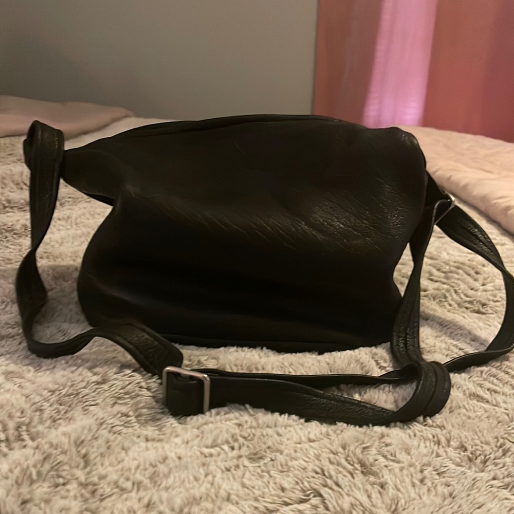 Black leather shoulder bag. Good condition.